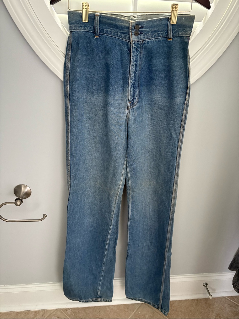 Rare Vintage Levi’s Buckle Back Jeans Women’s size 28 flare wide leg